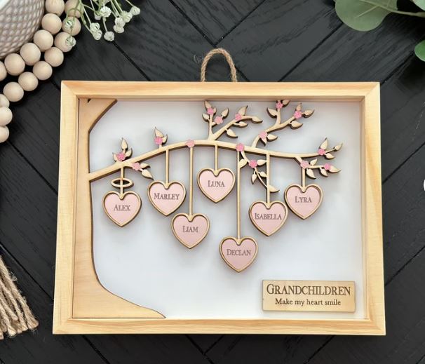Family Tree Hanging Heart Frame – Personalized Wooden Grandchildren Gift for Mom & Grandma